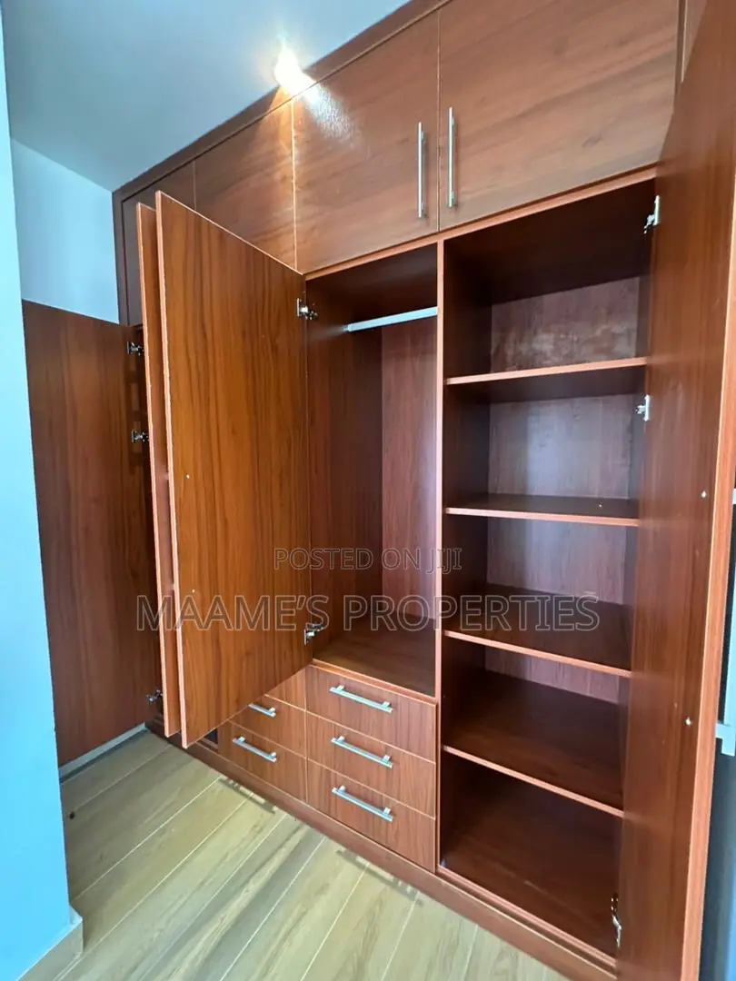 5bdrm Duplex in North Legon for sale