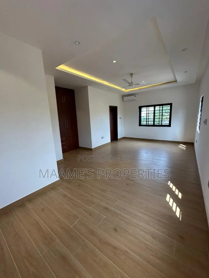 5bdrm Duplex in North Legon for sale