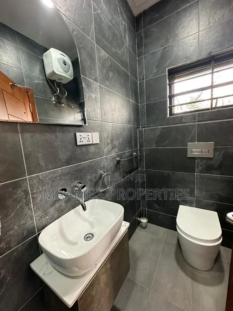 5bdrm Duplex in North Legon for sale