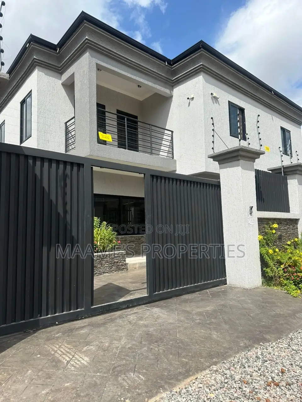 5bdrm Duplex in North Legon for sale