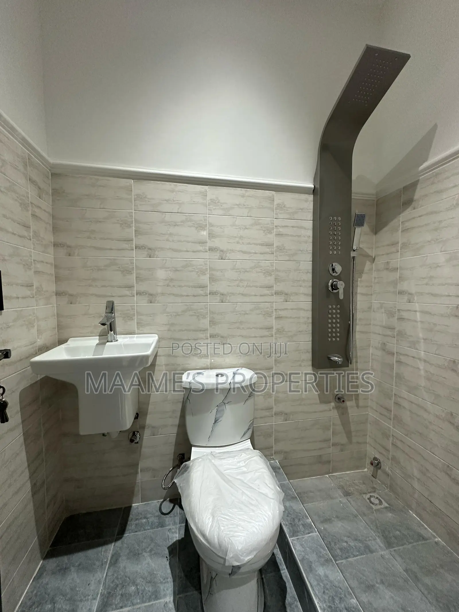 5bdrm Duplex in North Legon for sale
