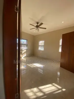 4bdrm Duplex in West Hills Mall Area for sale