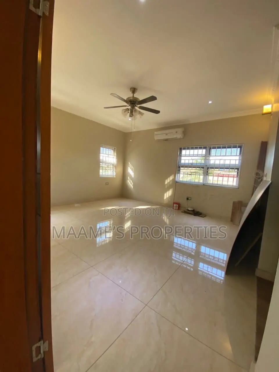 4bdrm Duplex in West Hills Mall Area for sale