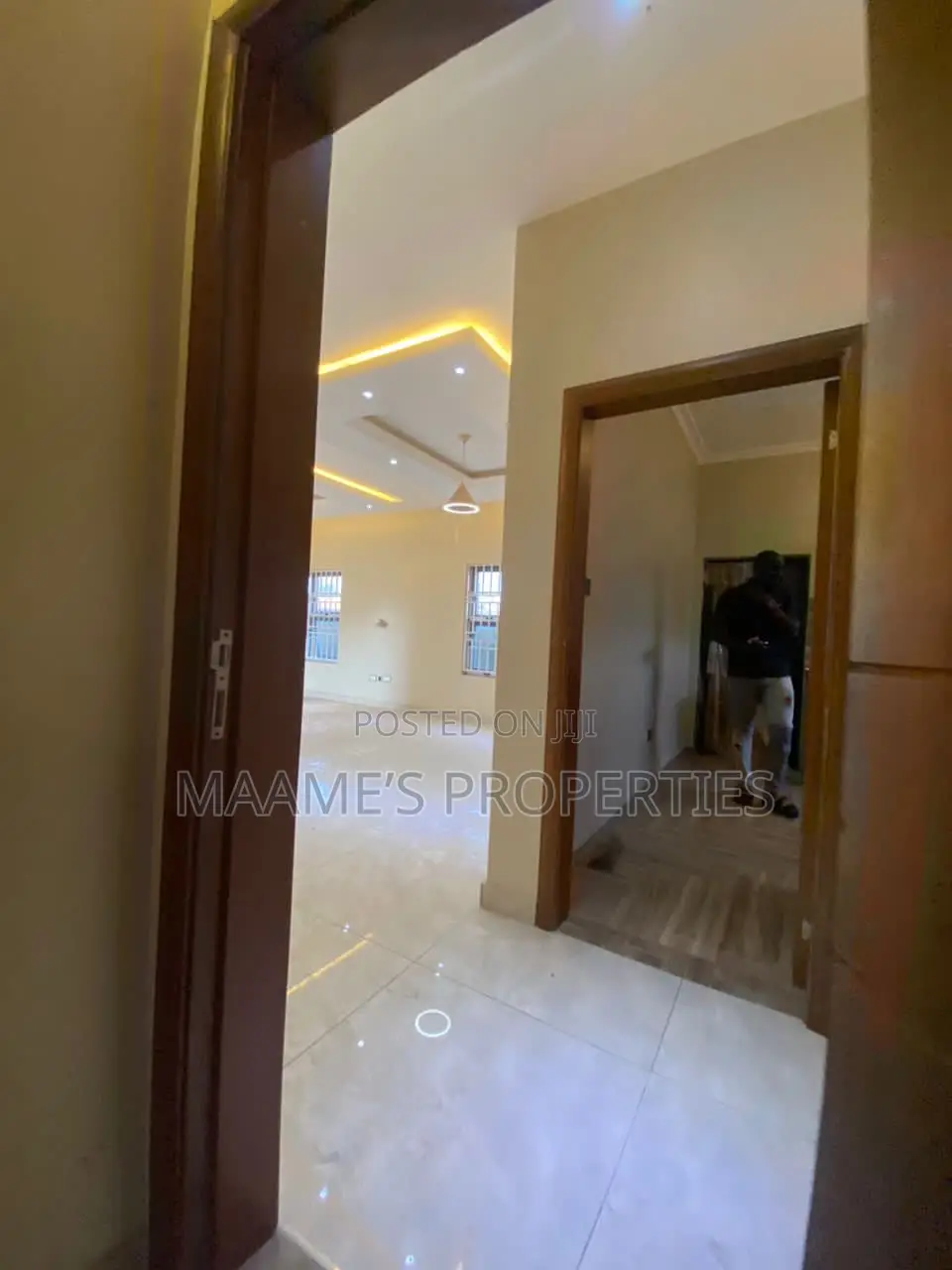 4bdrm Duplex in West Hills Mall Area for sale