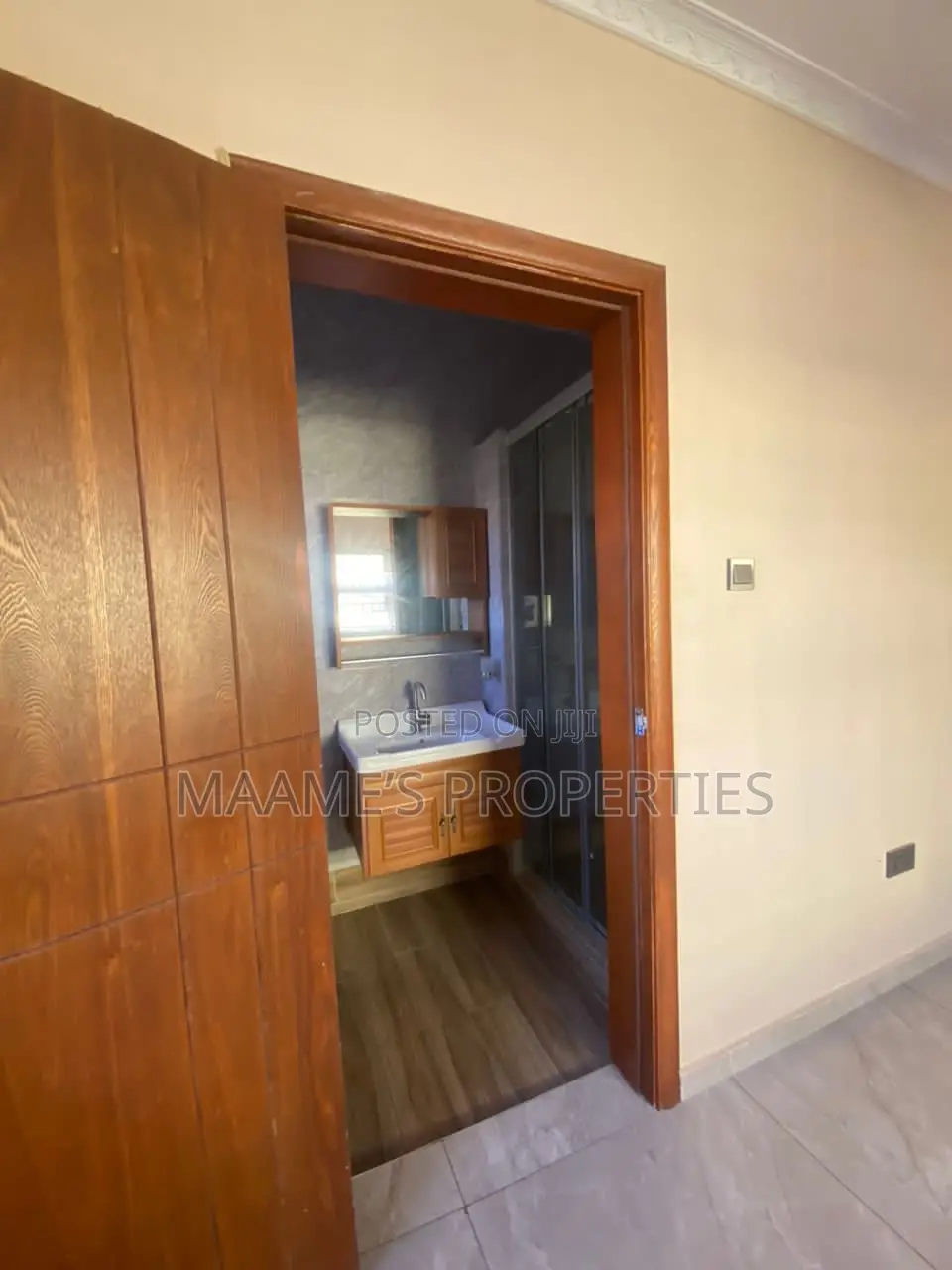 4bdrm Duplex in West Hills Mall Area for sale