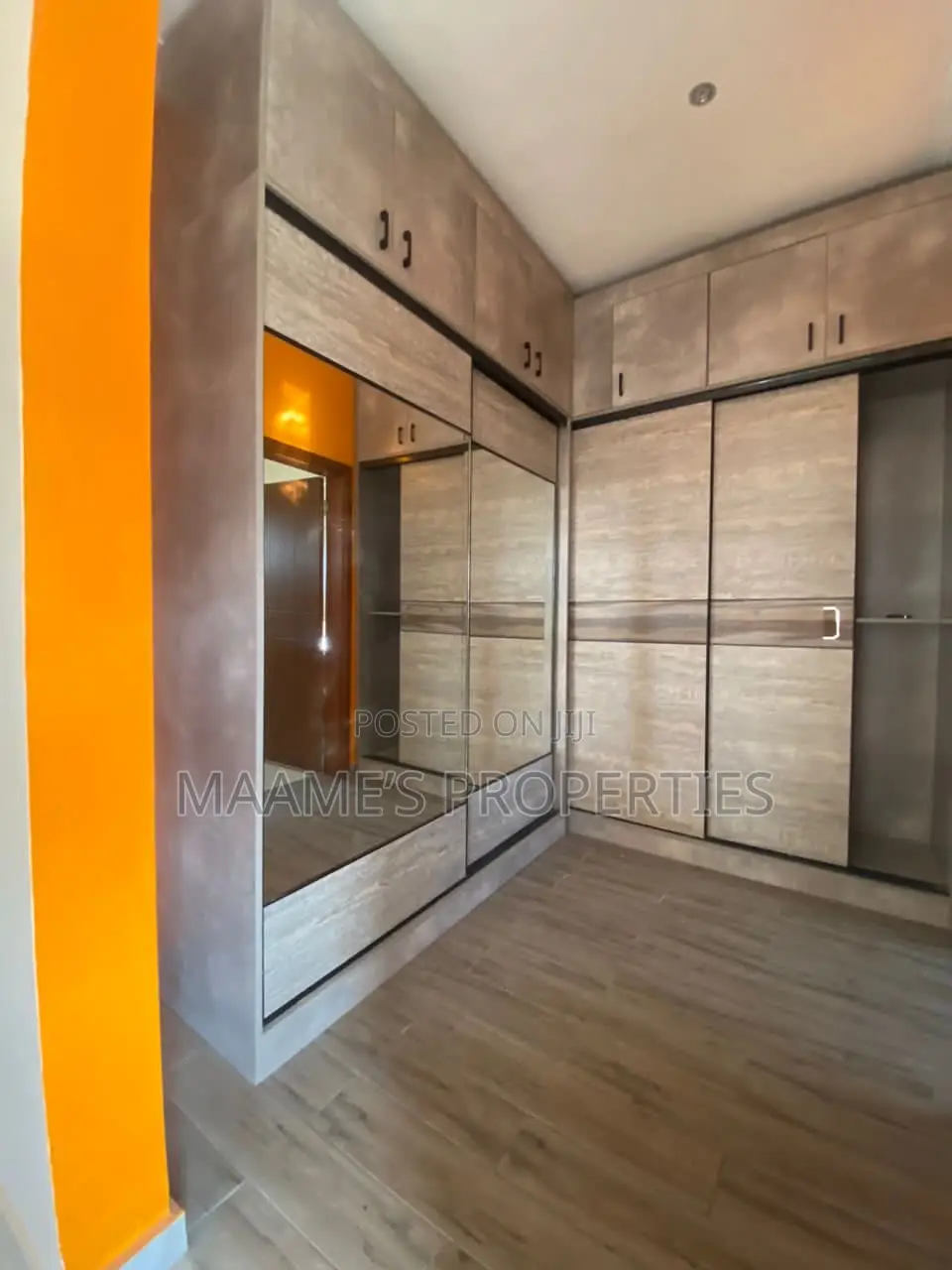 4bdrm Duplex in West Hills Mall Area for sale