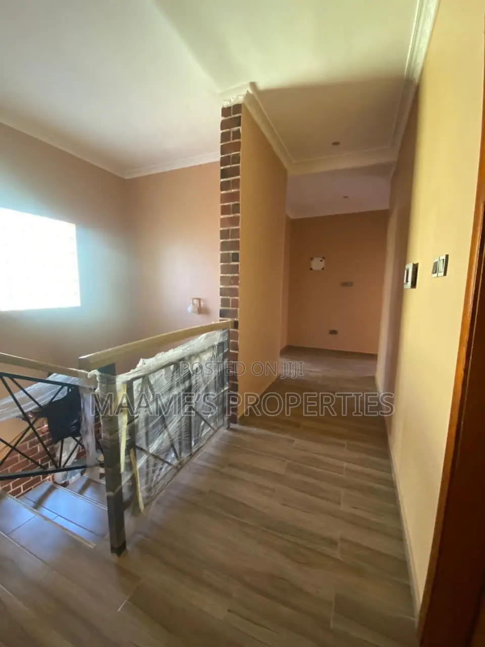 4bdrm Duplex in West Hills Mall Area for sale