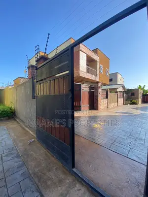 4bdrm Duplex in West Hills Mall Area for sale