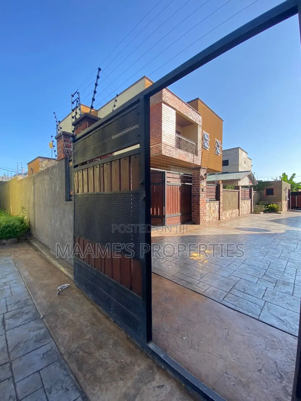 4bdrm Duplex in West Hills Mall Area for sale