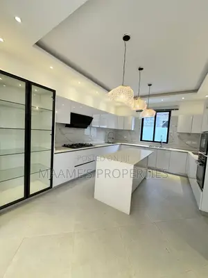 6bdrm Duplex in Spintex for sale