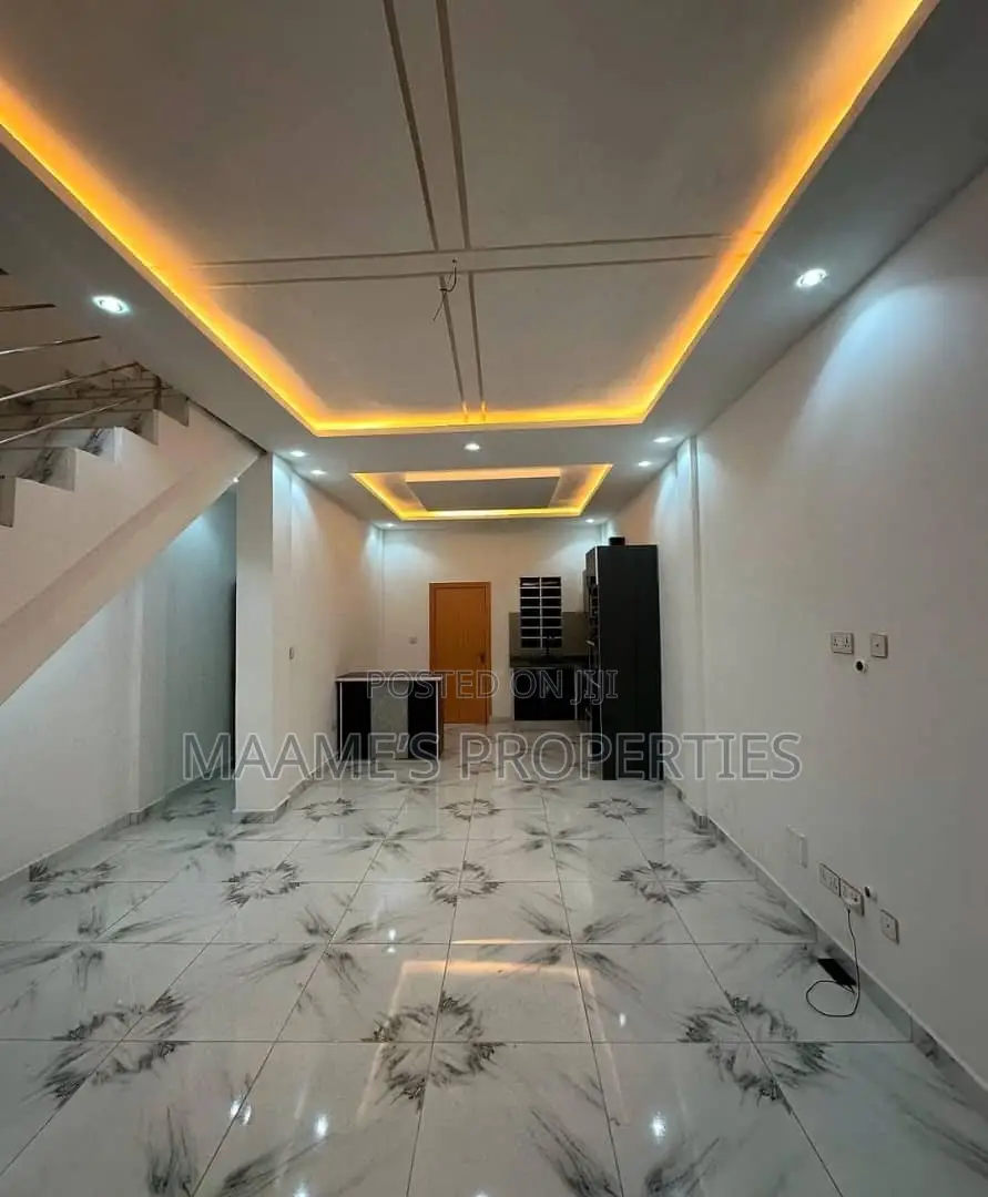 2bdrm Townhouse/Terrace in East Legon for sale