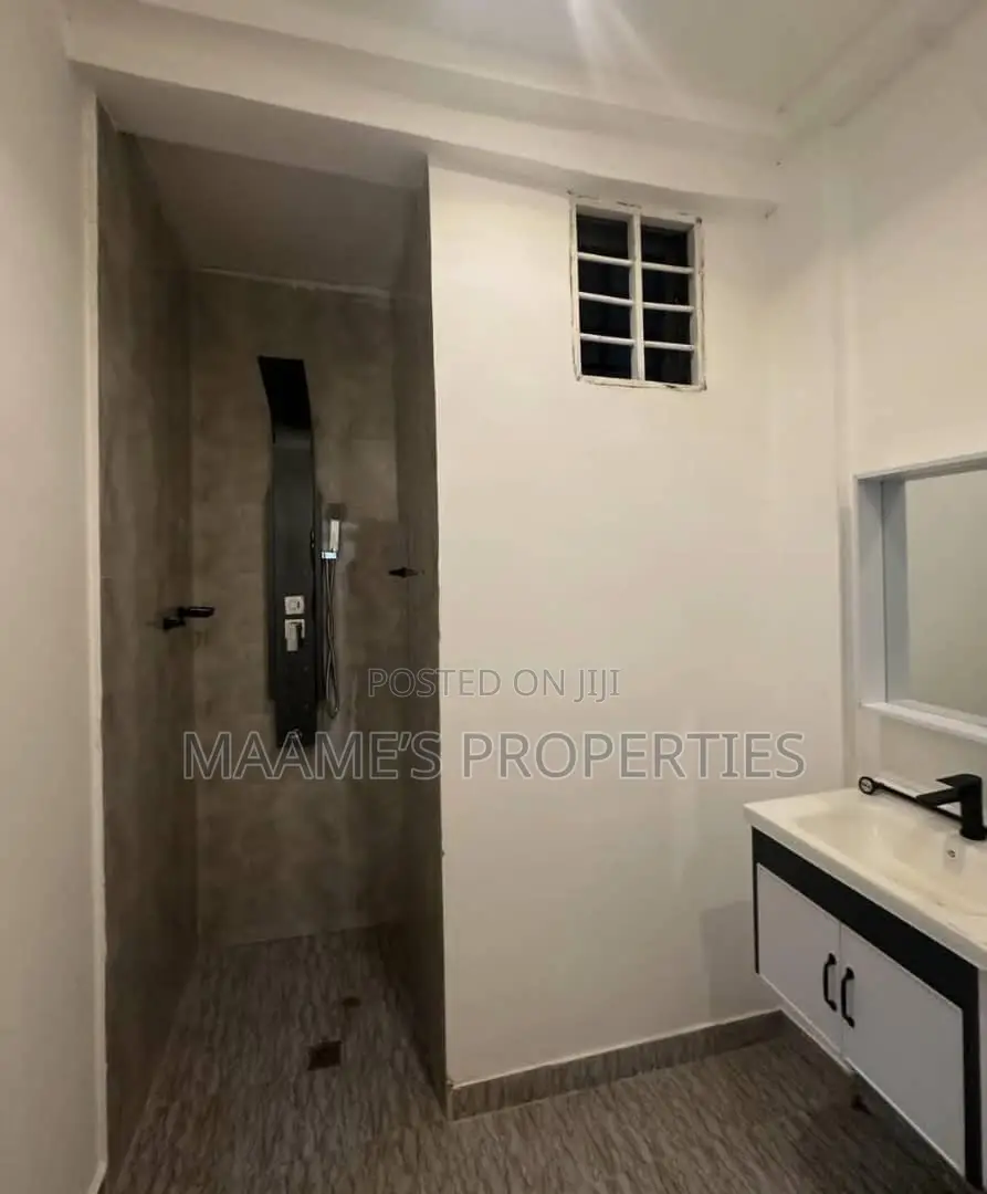 2bdrm Townhouse/Terrace in East Legon for sale