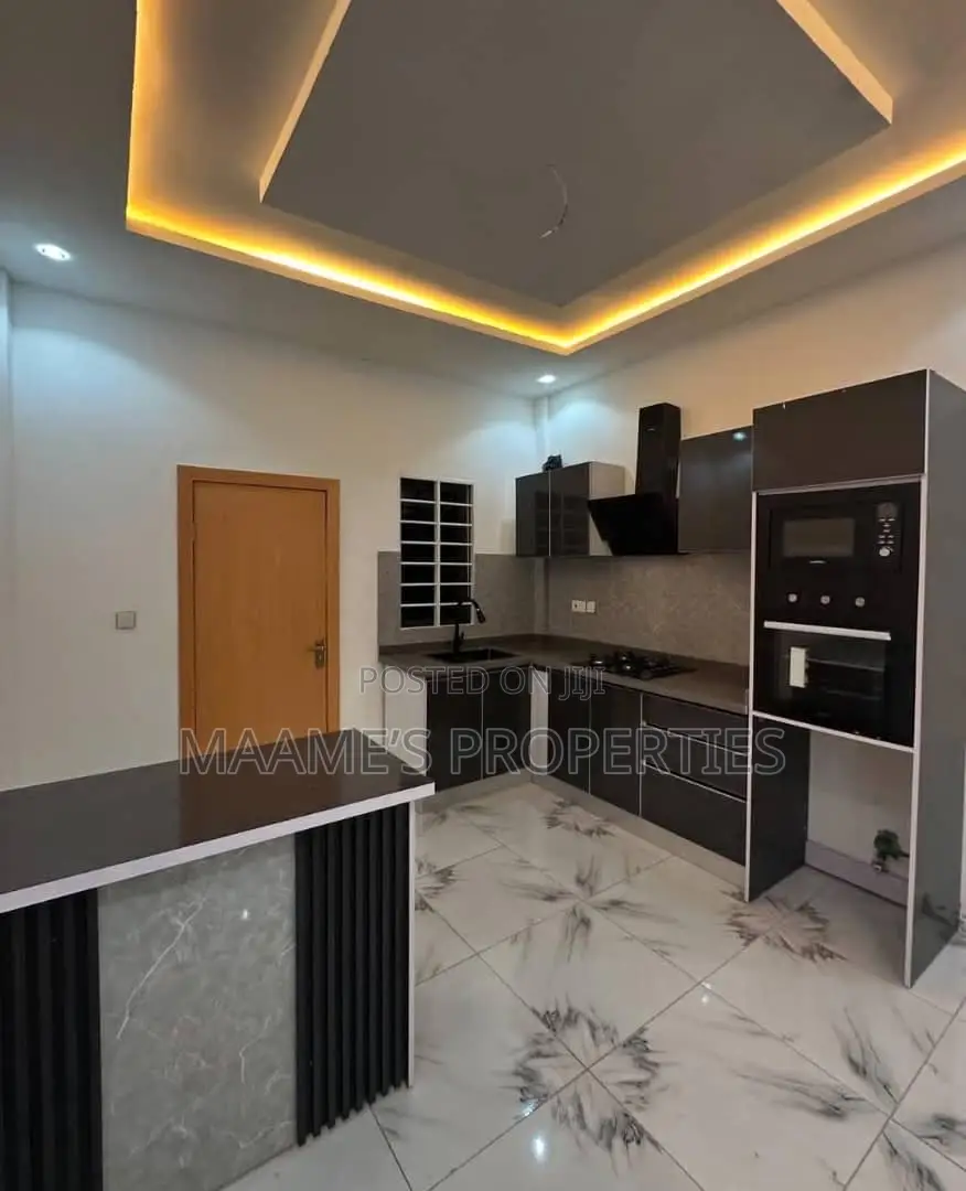 2bdrm Townhouse/Terrace in East Legon for sale