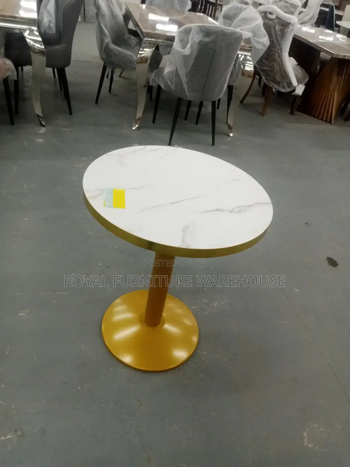 Simple Round Table for Multi-Purpose Used