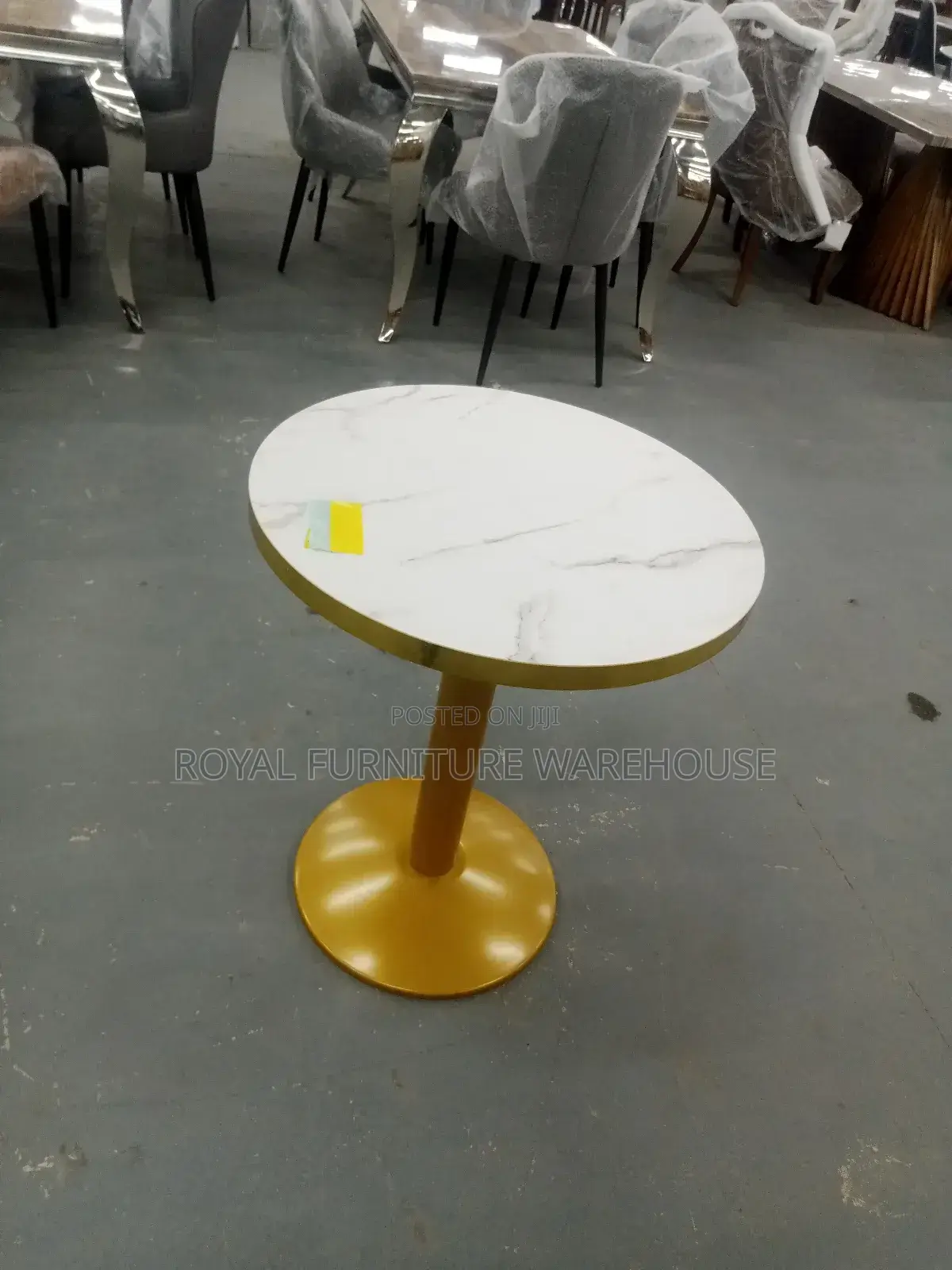 Simple Round Table for Multi-Purpose Used