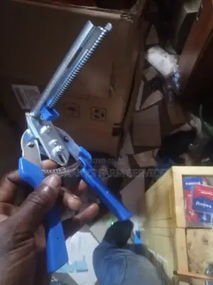 Mesh Pliers