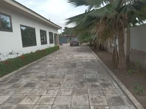 6bdrm House in Tema Communities 11 for rent