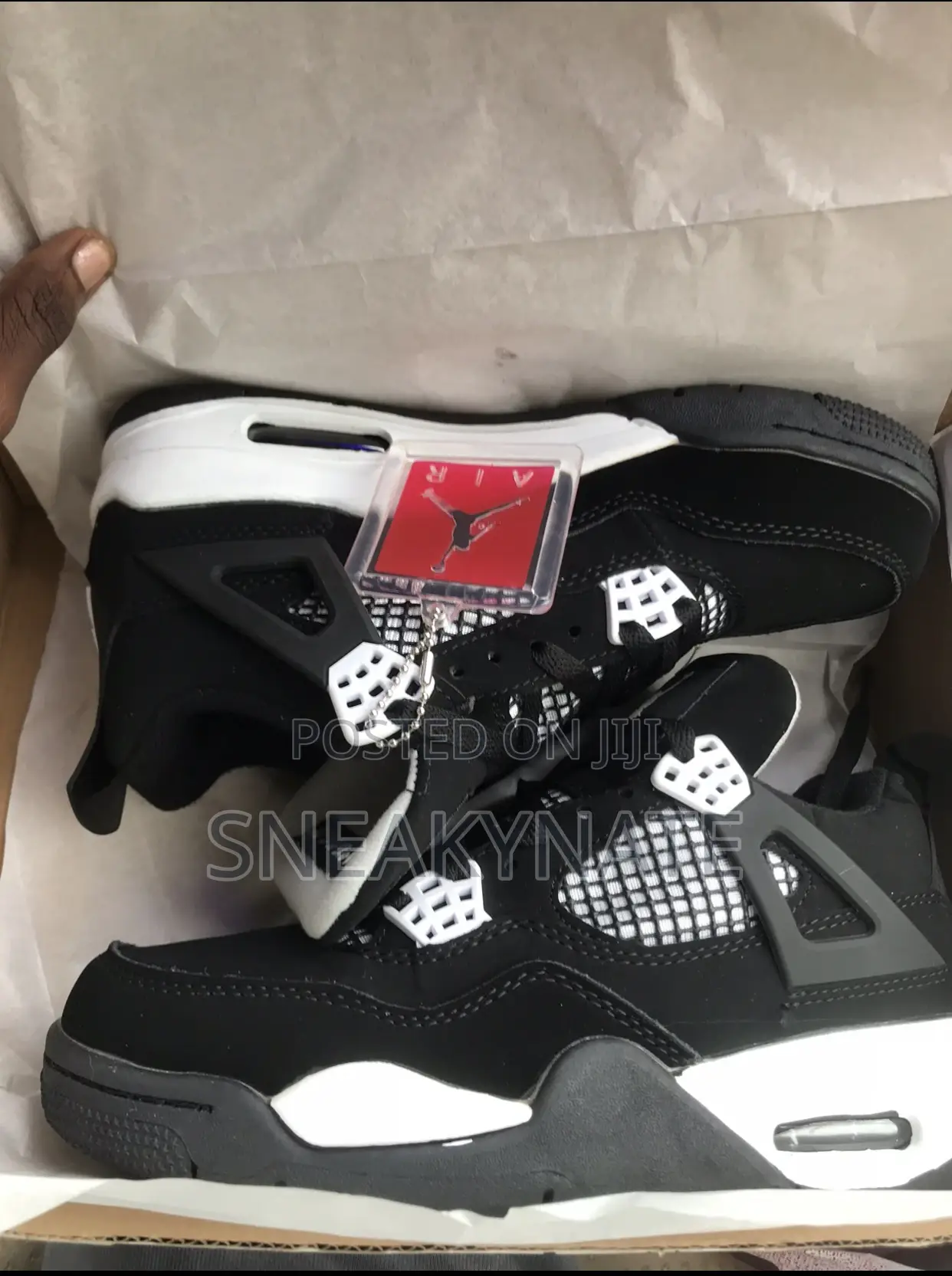 Jordan 4 Retro Sneakers