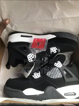 Jordan 4 Retro Sneakers