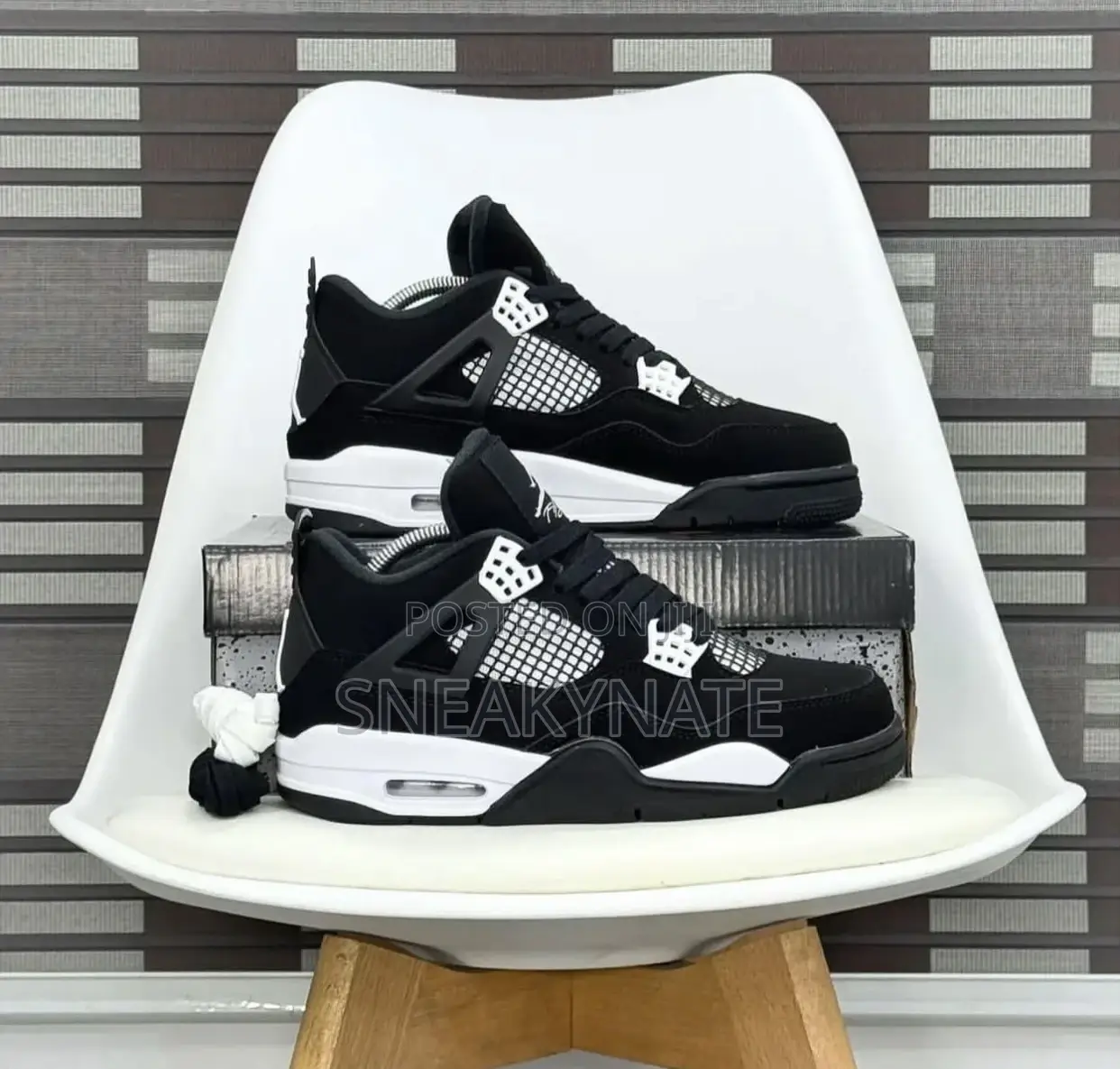 Jordan 4 Retro Sneakers