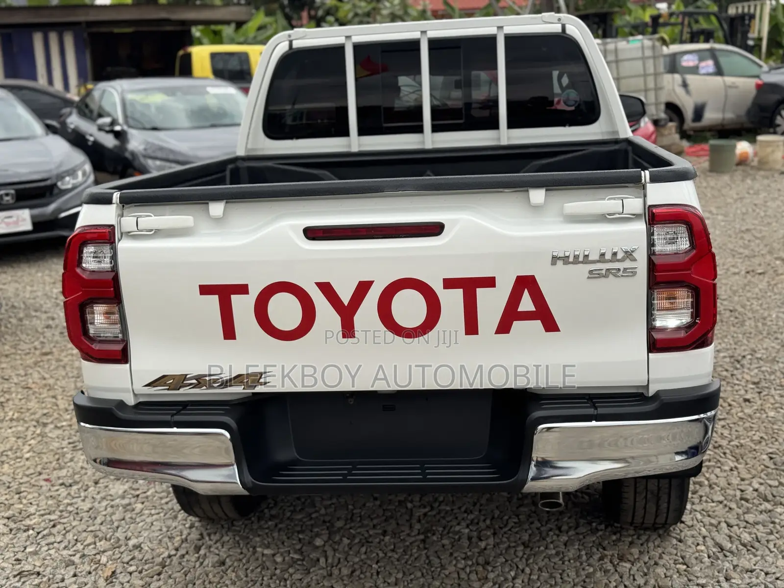 Toyota Hilux 2024 White