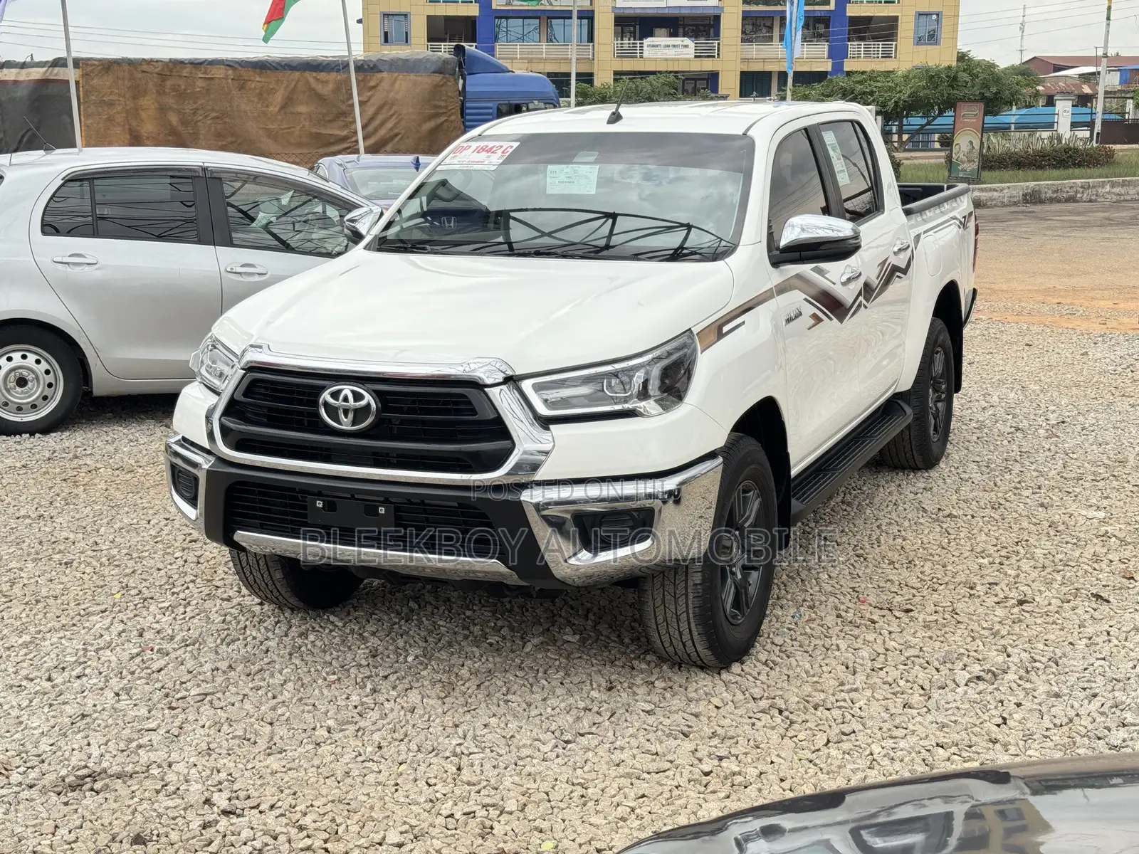 Toyota Hilux 2024 White