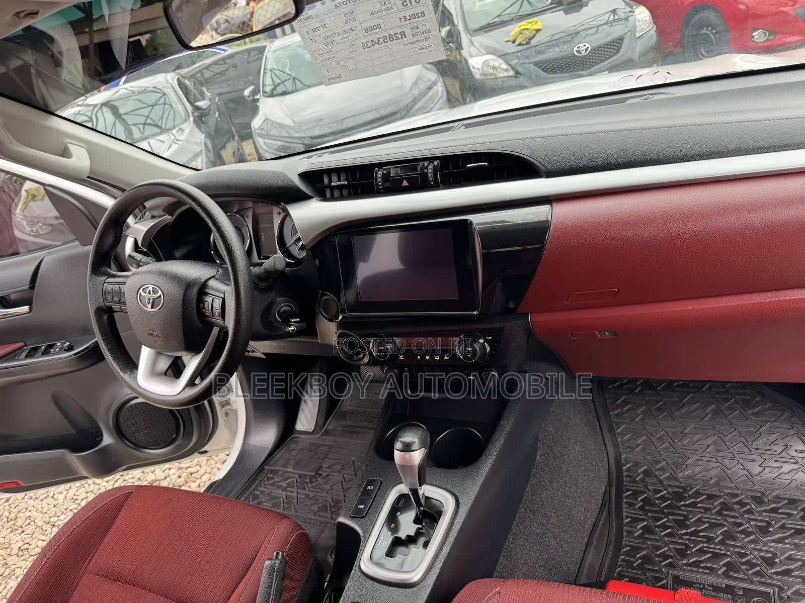 Toyota Hilux 2024 White