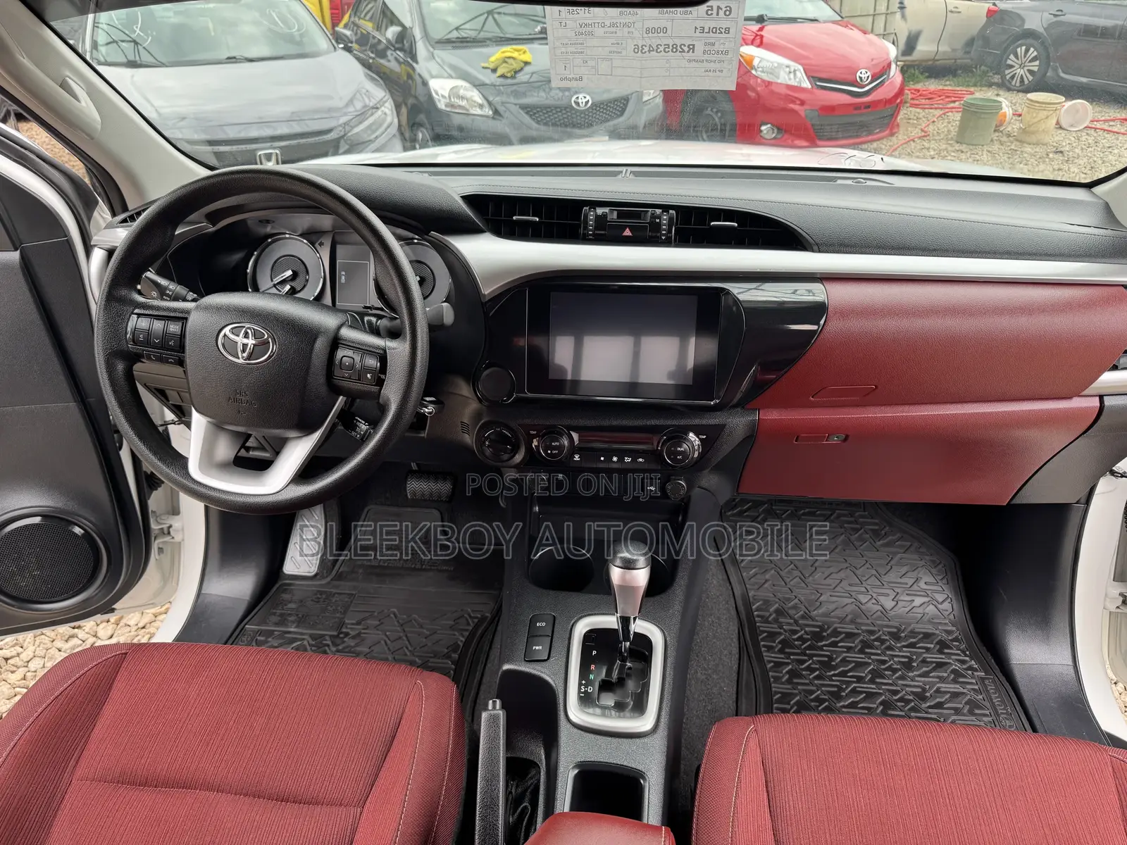 Toyota Hilux 2024 White