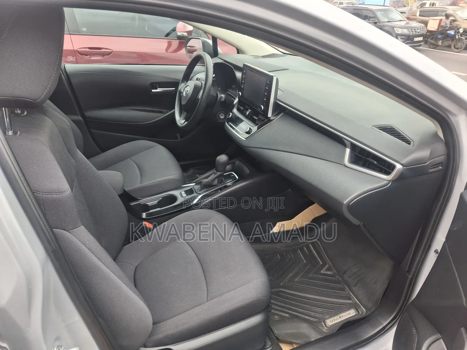 Toyota Corolla LE 2021 Silver