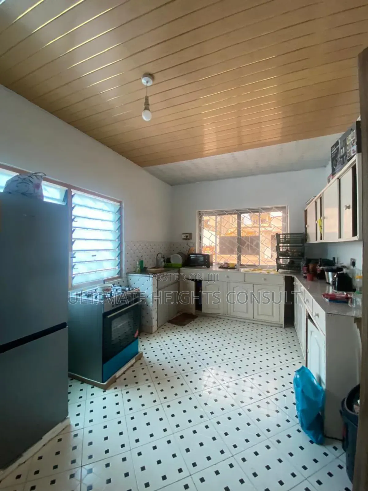 15 Bedrooms House for Sale at Kwashieman