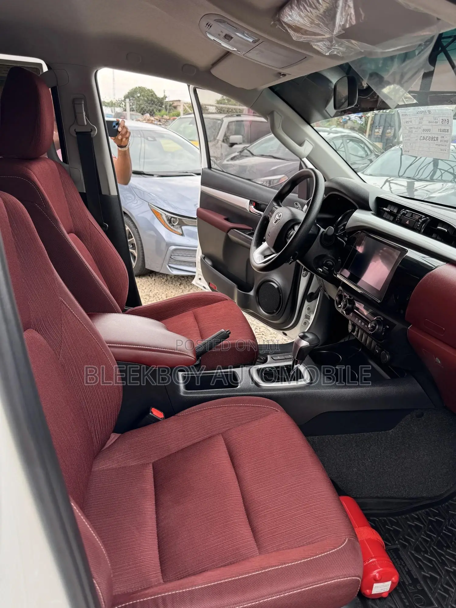 Toyota Hilux 2024 White