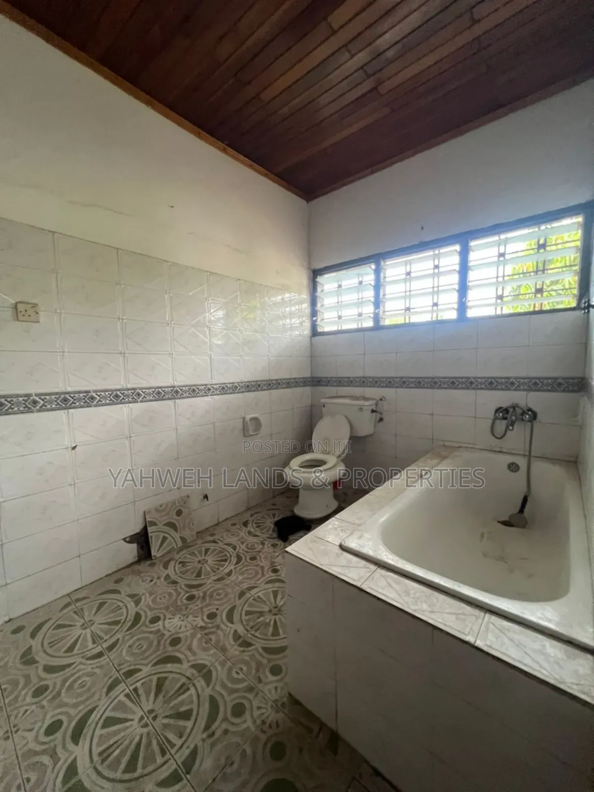 5bdrm House in Spintex for sale