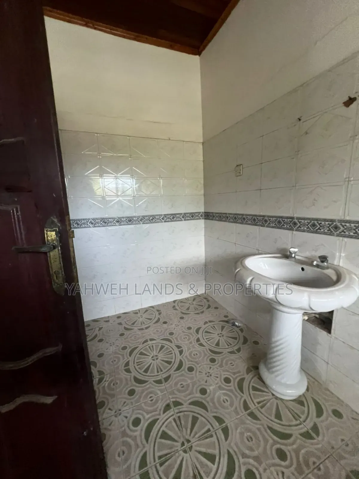 5bdrm House in Spintex for sale