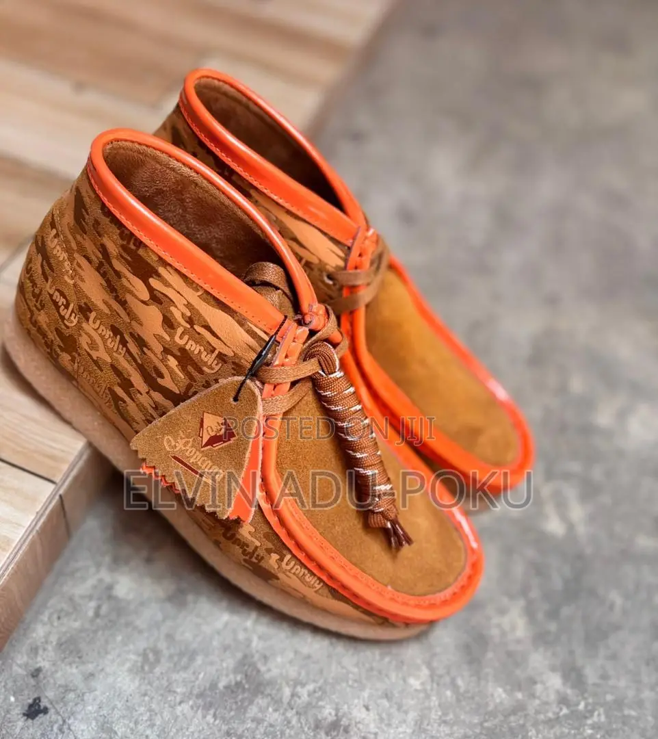 Clarks Wallabees Low Boots in Different Colours , Swipe>