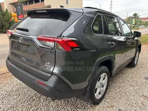 Toyota RAV4 Limited 2022 Gray