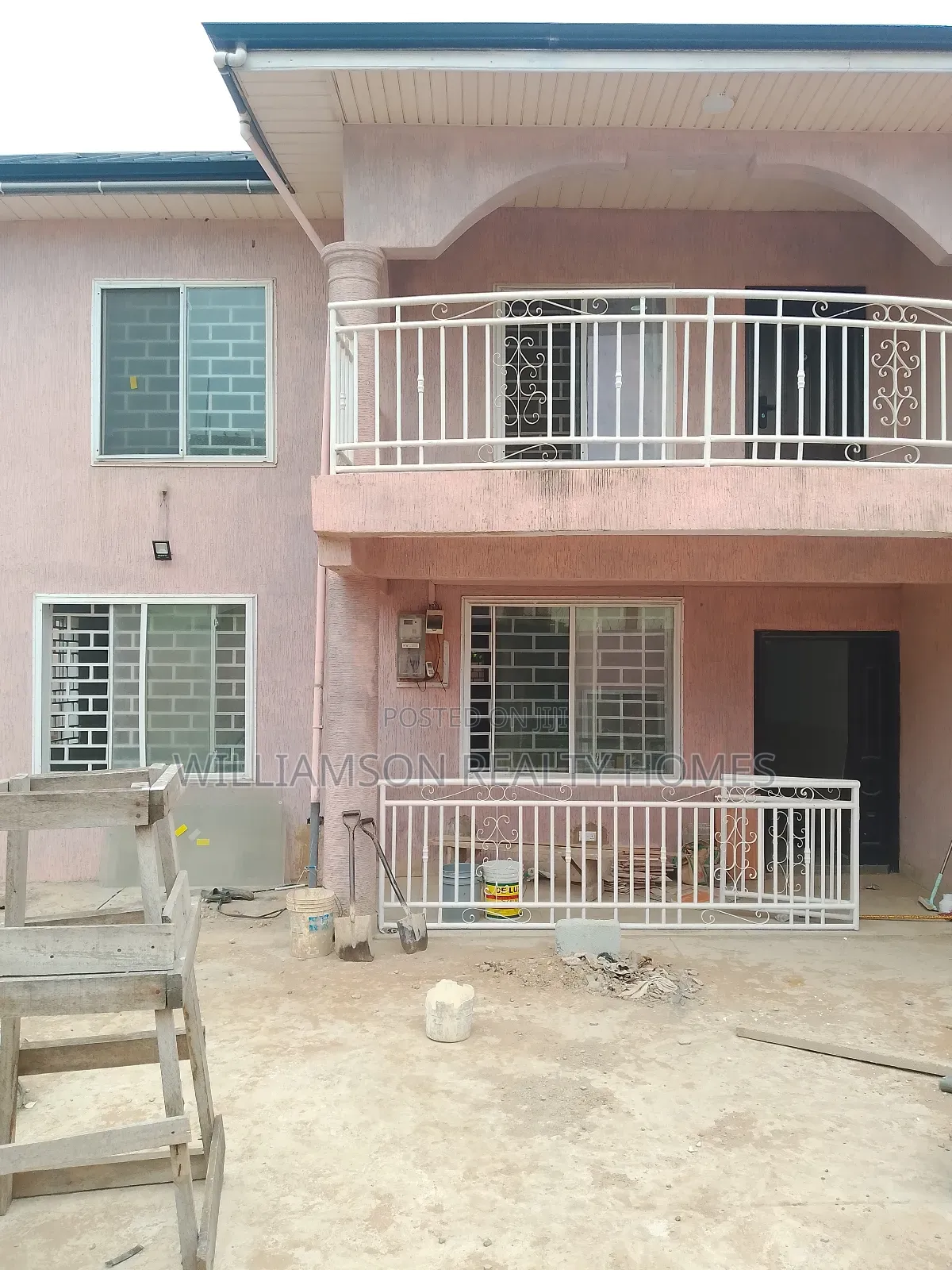 5bdrm House in Community 18 Area, Spintex for rent