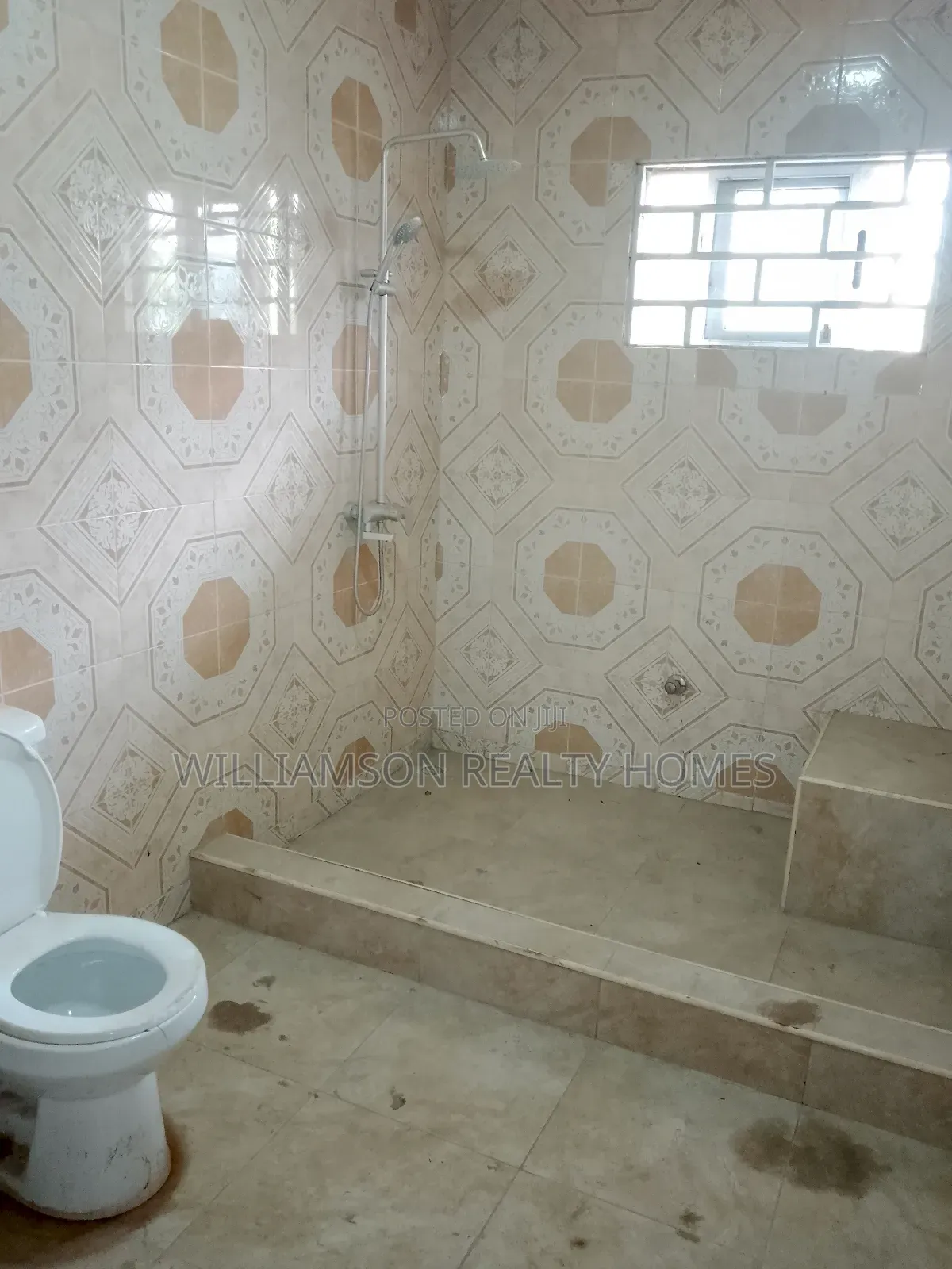 5bdrm House in Community 18 Area, Spintex for rent