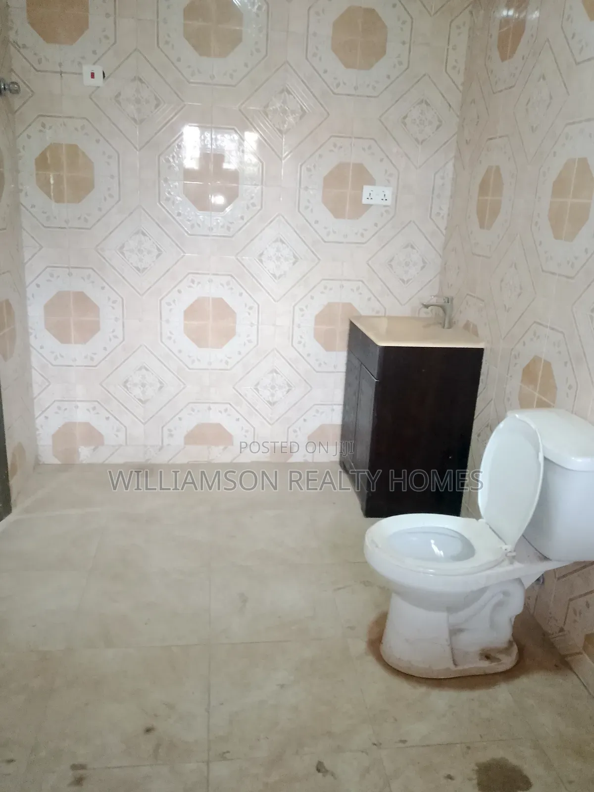 5bdrm House in Community 18 Area, Spintex for rent