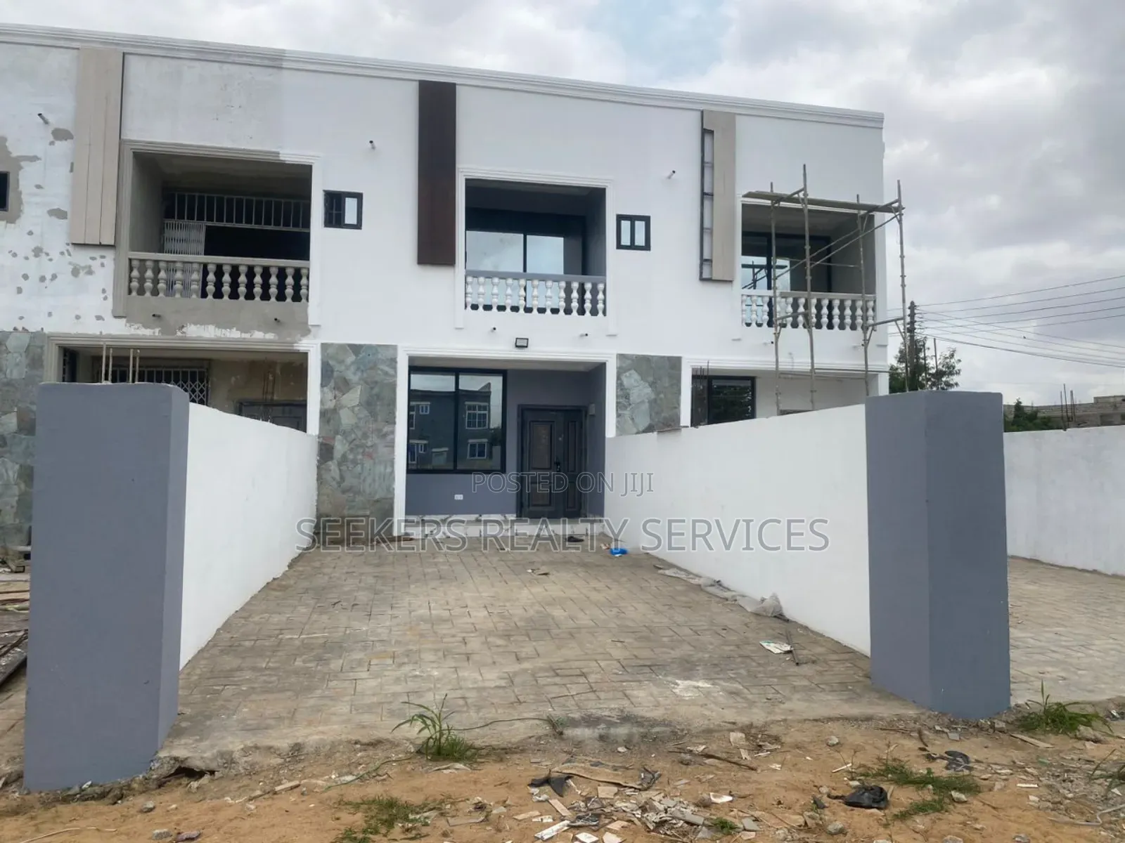 3bdrm Townhouse/Terrace in Seekers Realty, Accra Metropolitan for sale