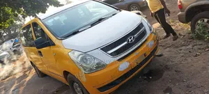 Hyundai Starex 2012 Yellow