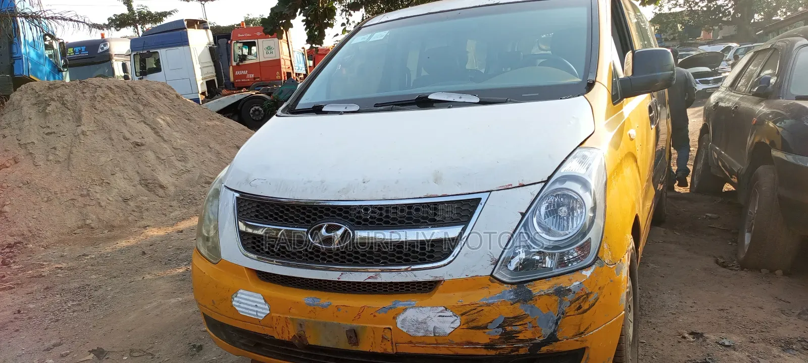 Hyundai Starex 2012 Yellow