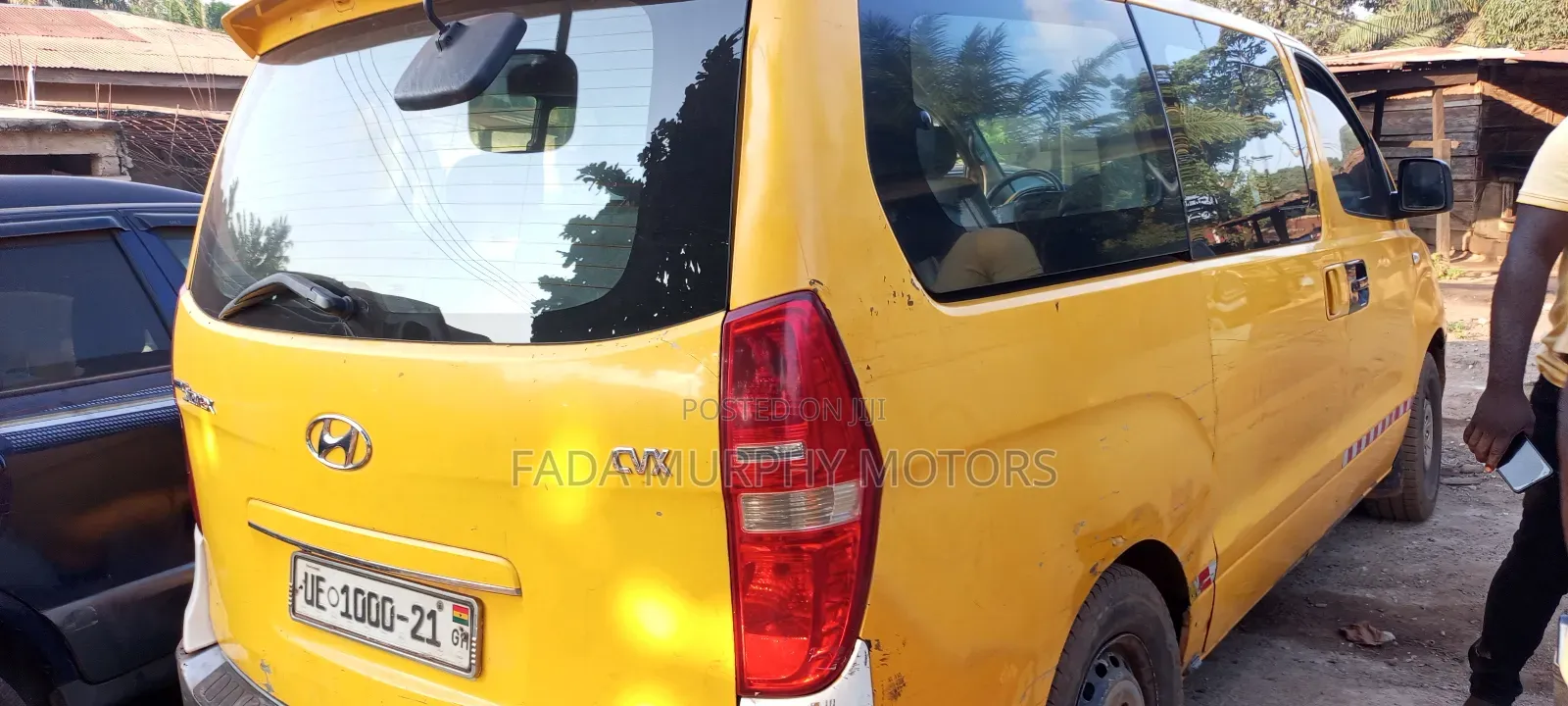 Hyundai Starex 2012 Yellow