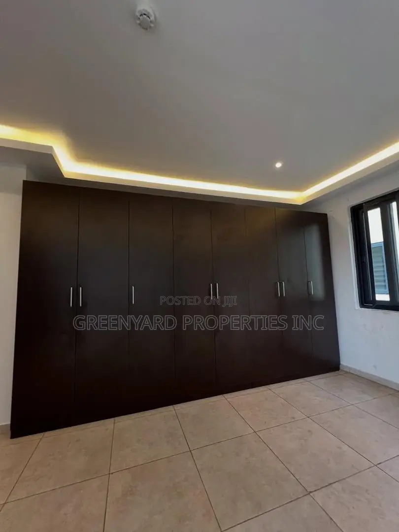 4bdrm Townhouse / Terrace in Lagos Avenue, East Legon for rent