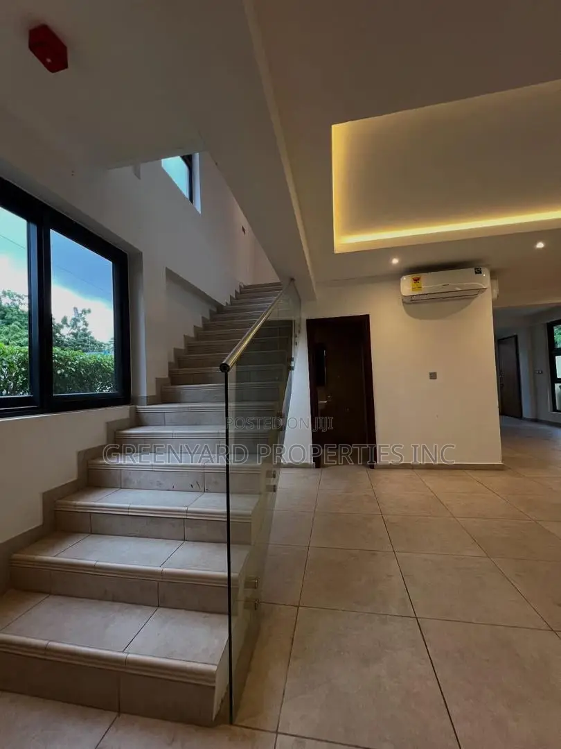 4bdrm Townhouse / Terrace in Lagos Avenue, East Legon for rent