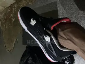 Jordan4 Black and White