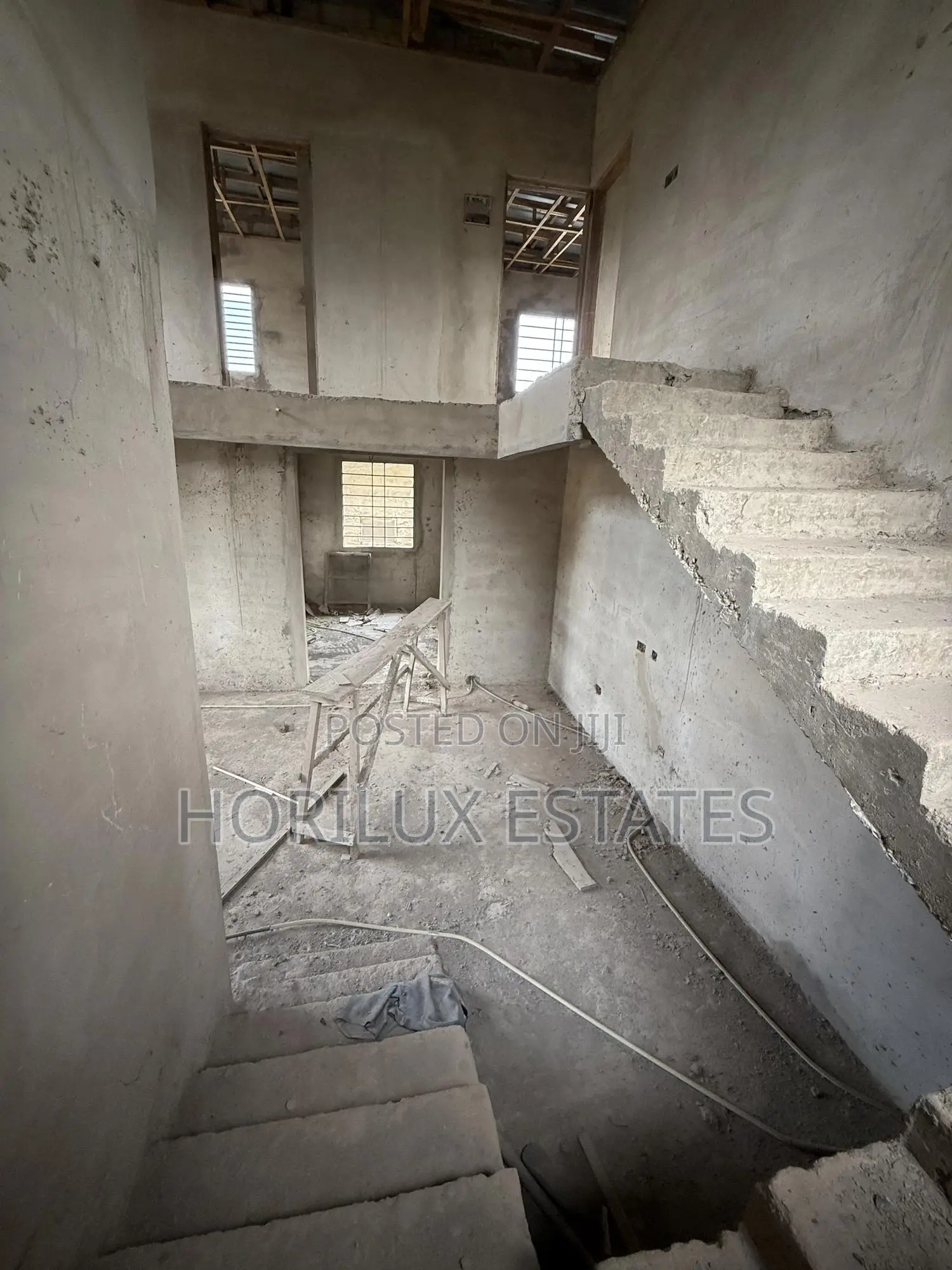 4bdrm Duplex in Amasaman Dobro for sale