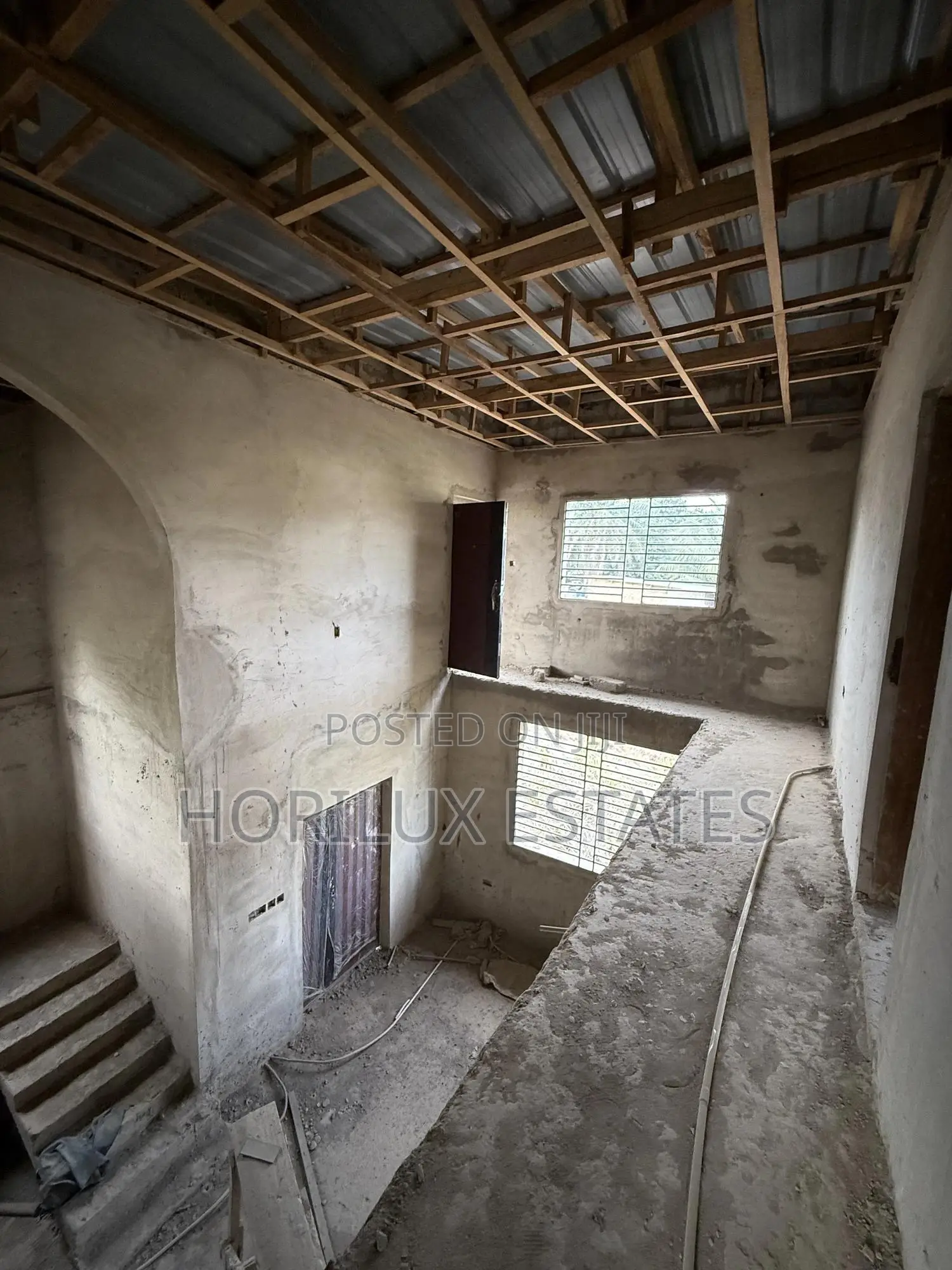 4bdrm Duplex in Amasaman Dobro for sale