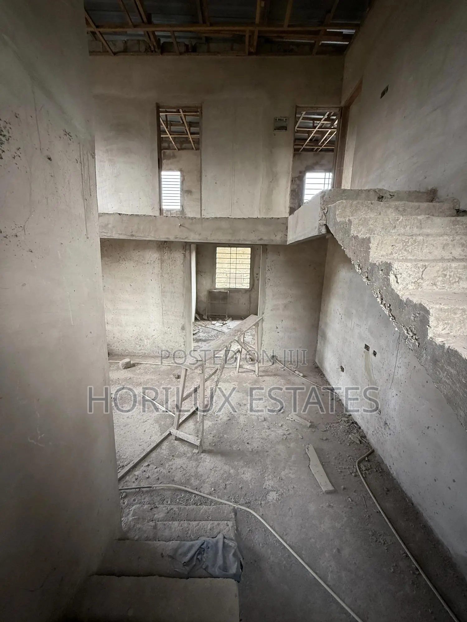 4bdrm Duplex in Amasaman Dobro for sale