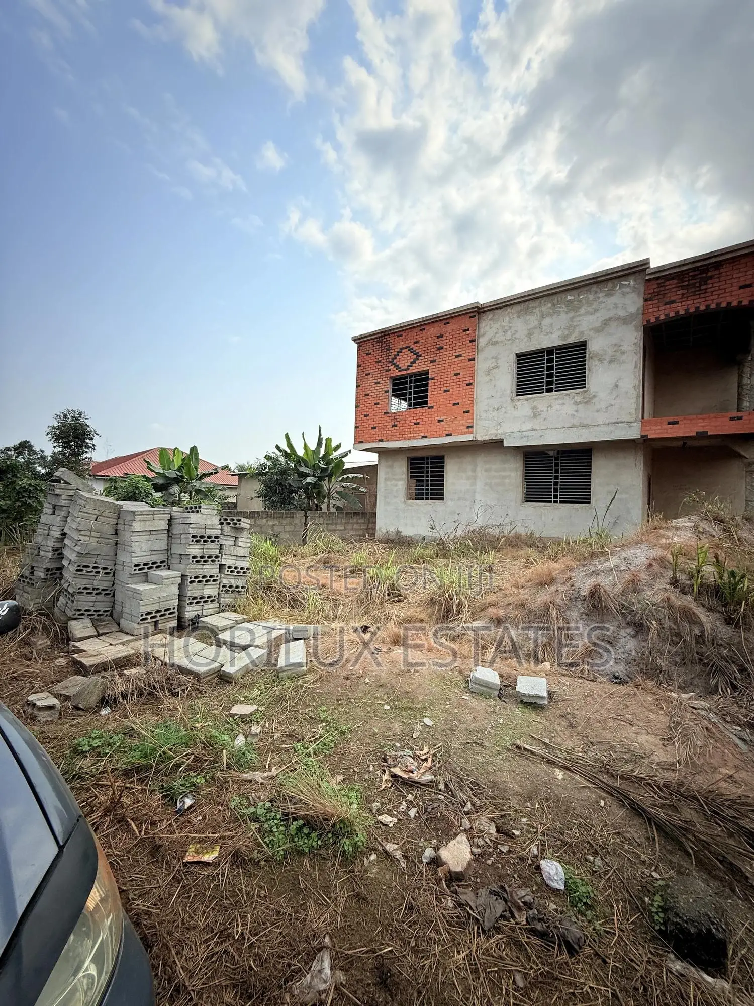 4bdrm Duplex in Amasaman Dobro for sale