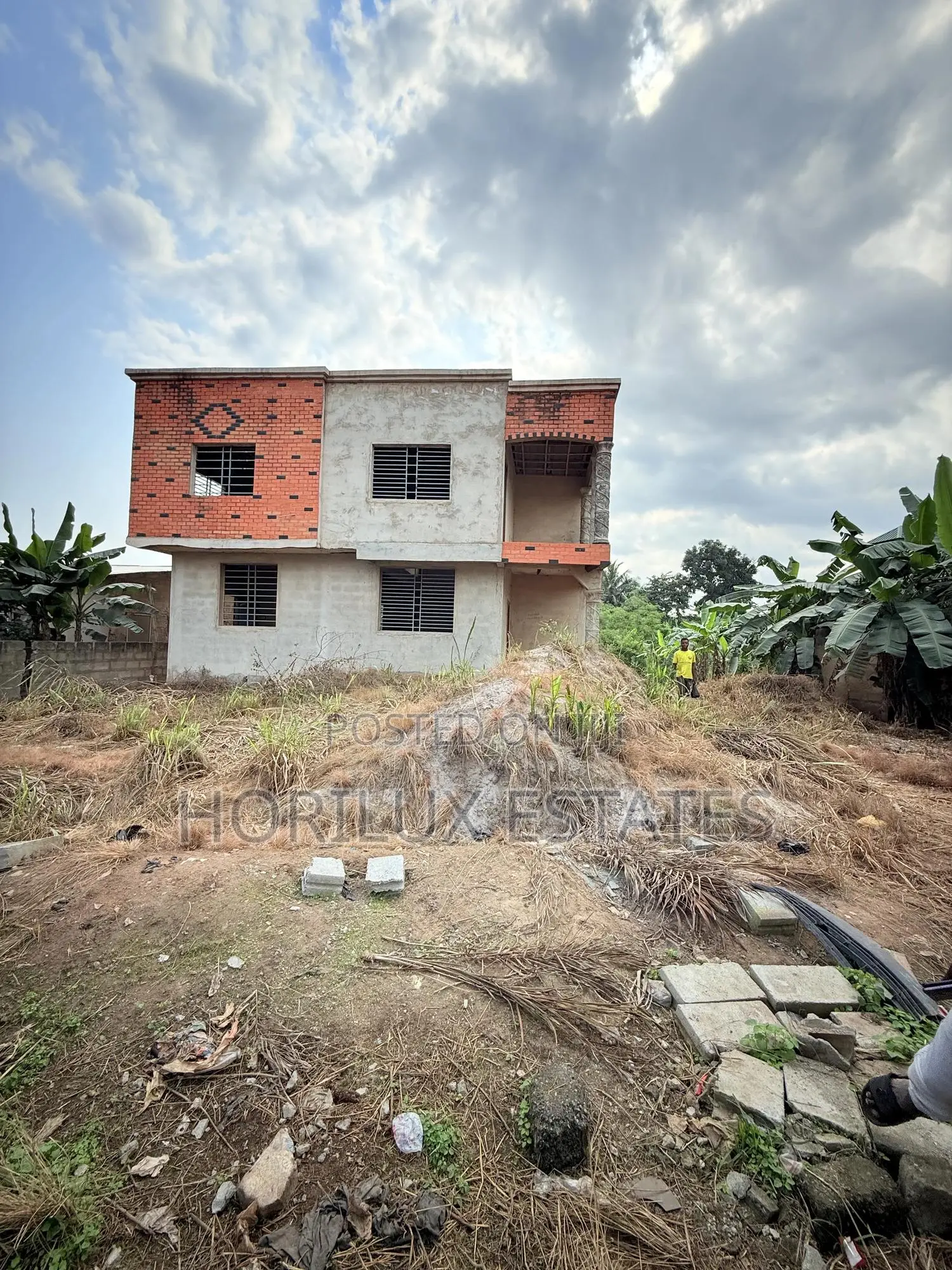 4bdrm Duplex in Amasaman Dobro for sale